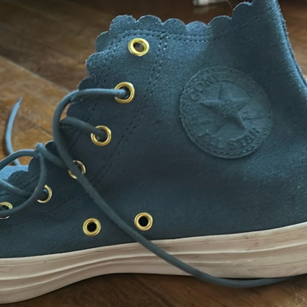Women Converse